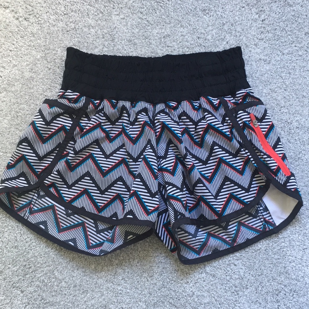 Lululemon tracker short size 6